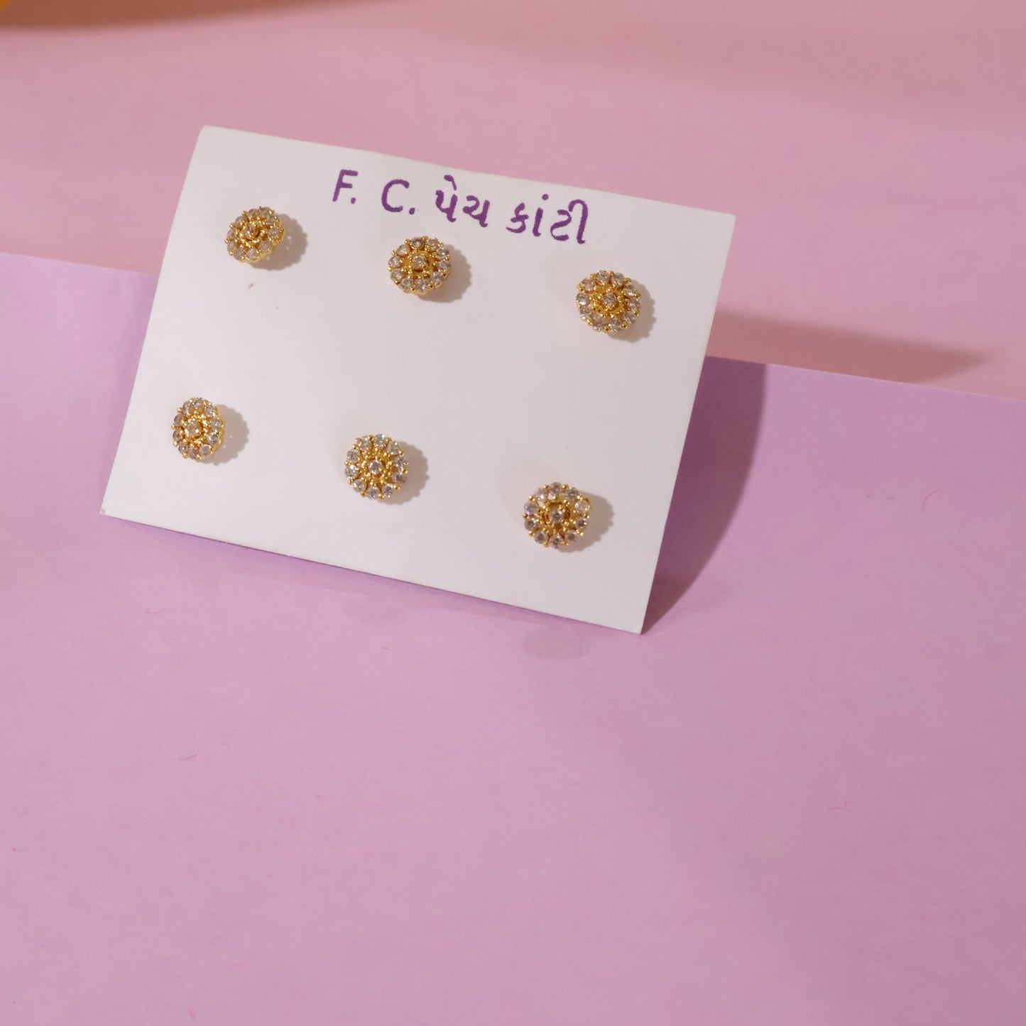 Sparkling Daisy Nose Pins