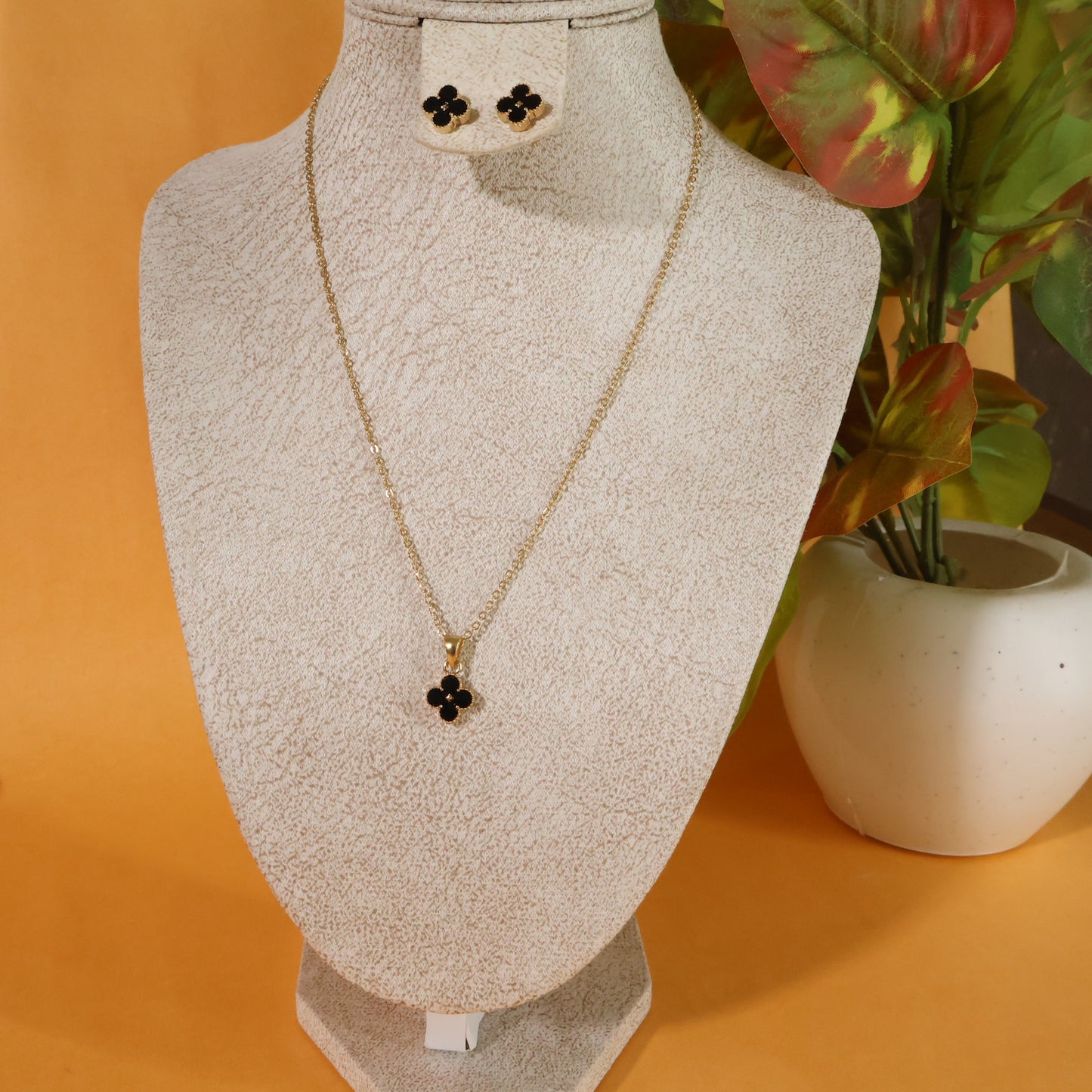 Clover Charm (BLACK)