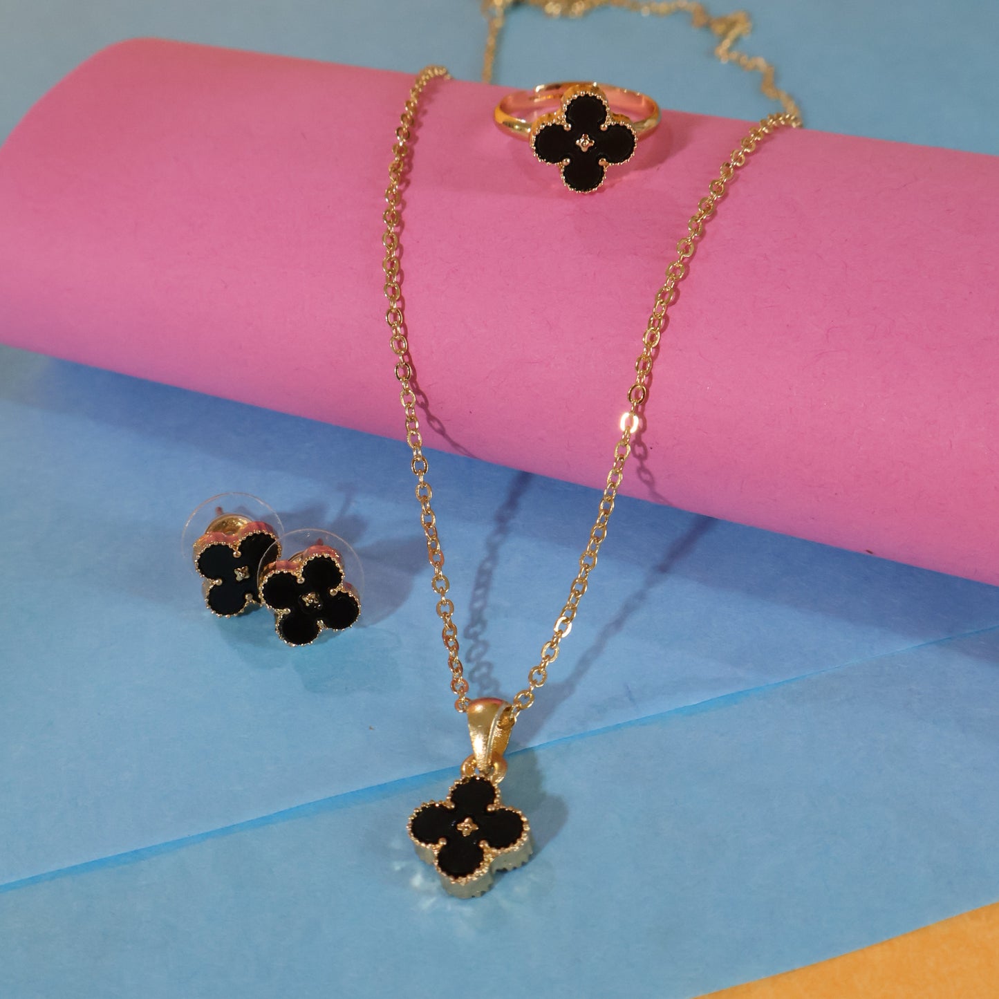 Clover Charm (BLACK)