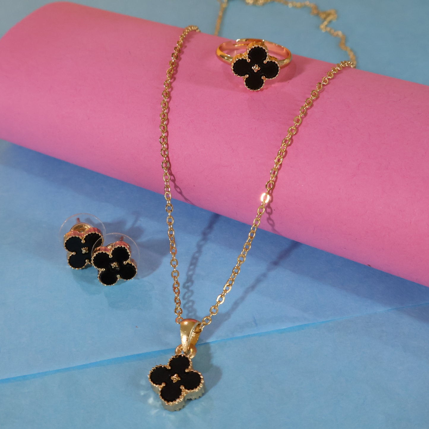 Clover Charm (BLACK)