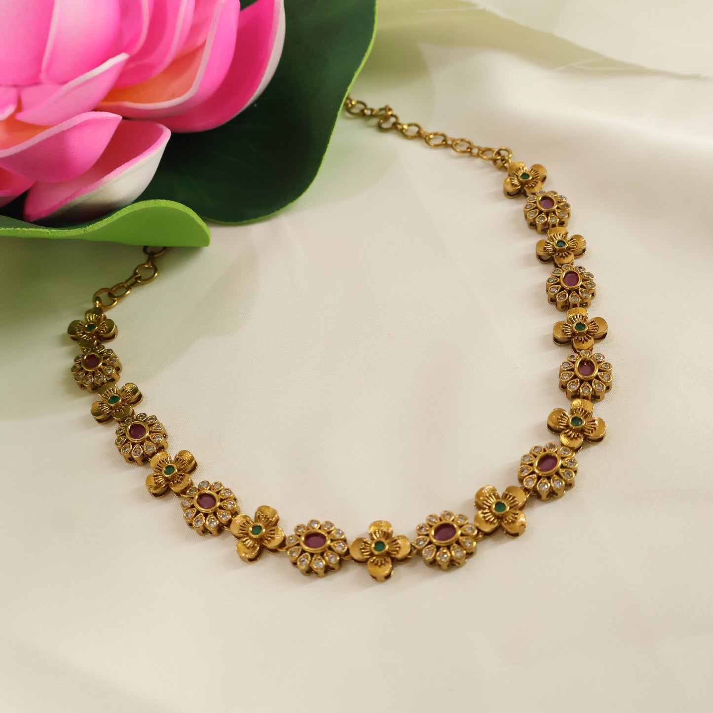 Pushpa Choker