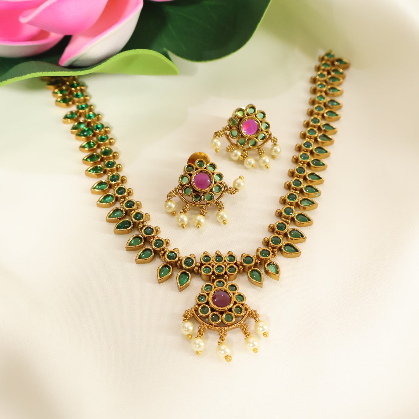 Mangolet Necklace