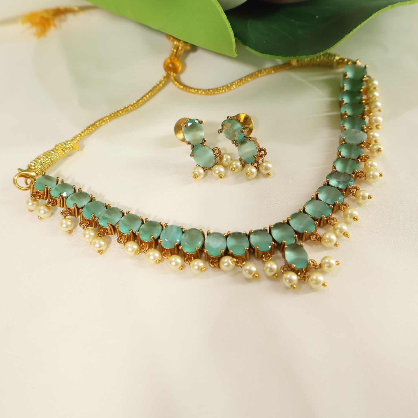Pachai Muthu Choker