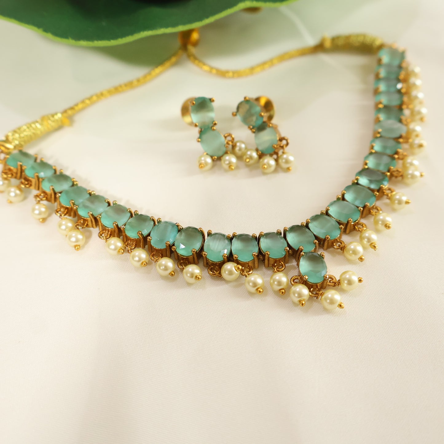 Pachai Muthu Choker