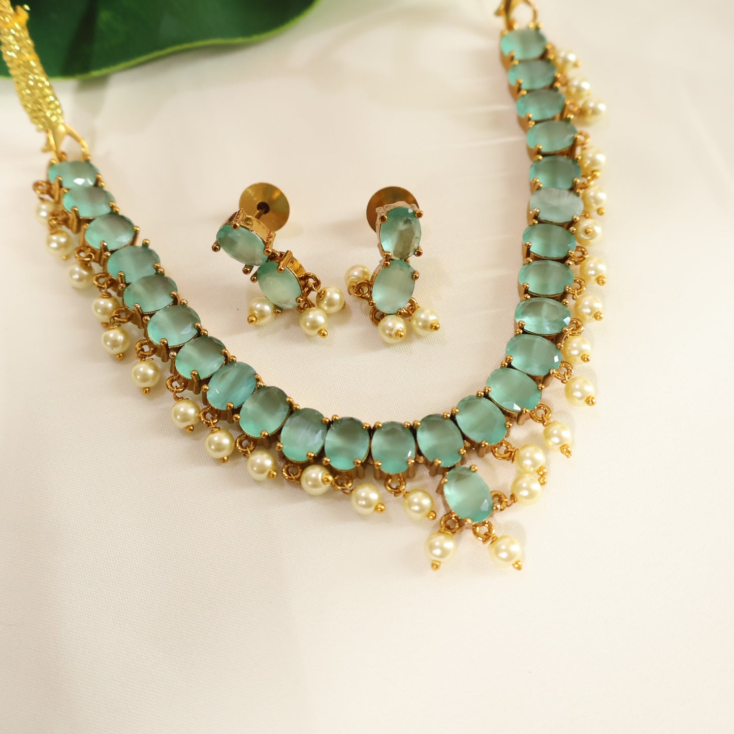 Pachai Muthu Choker