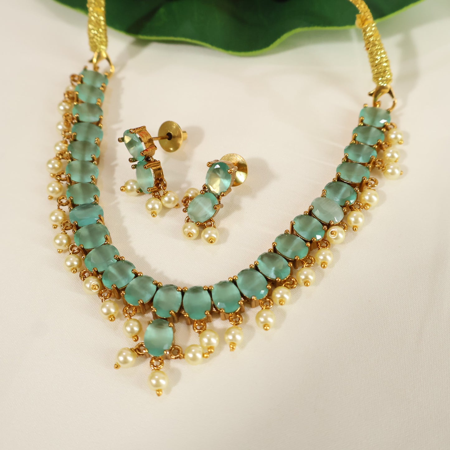 Pachai Muthu Choker