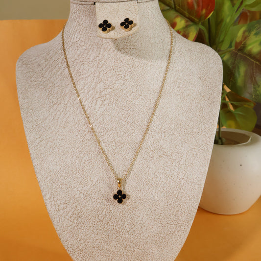 Clover Charm (BLACK)