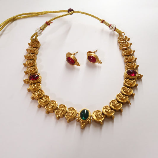 Adiga Choker