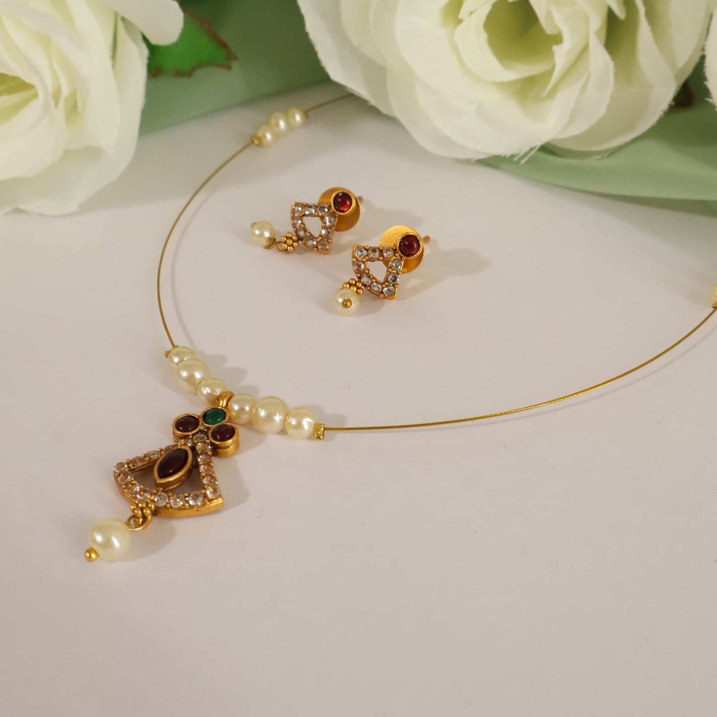 Triangular Invisible Choker