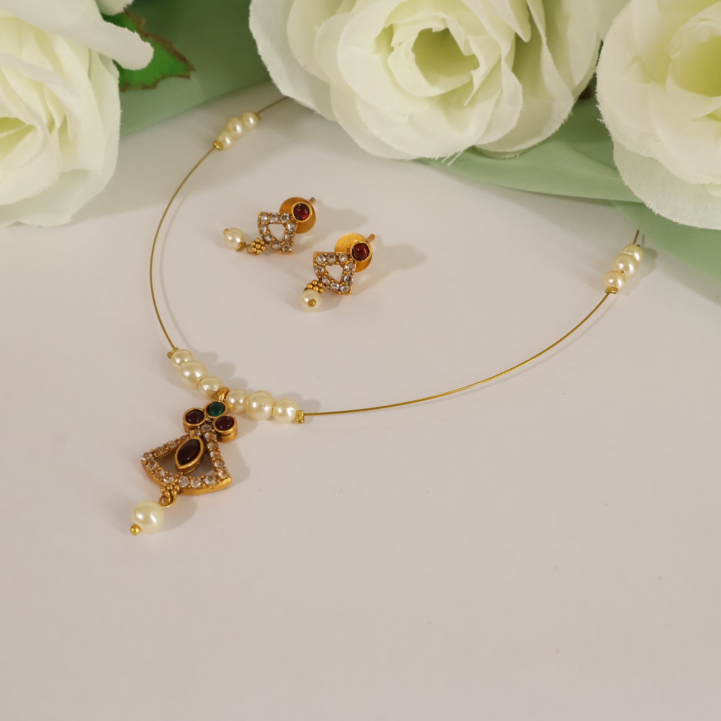 Triangular Invisible Choker