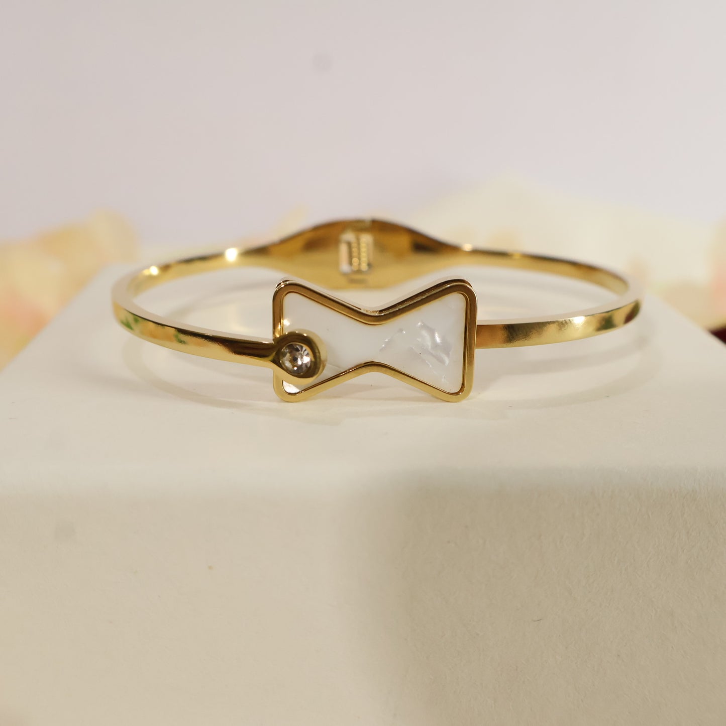 Bow Chic