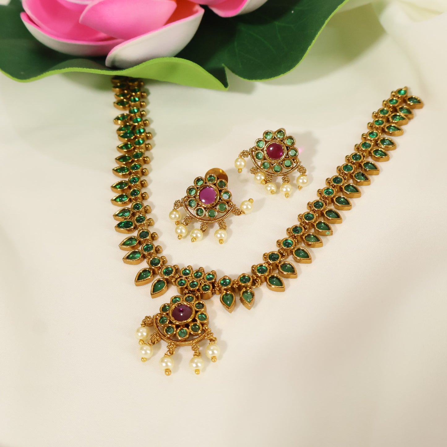 Mangolet Necklace