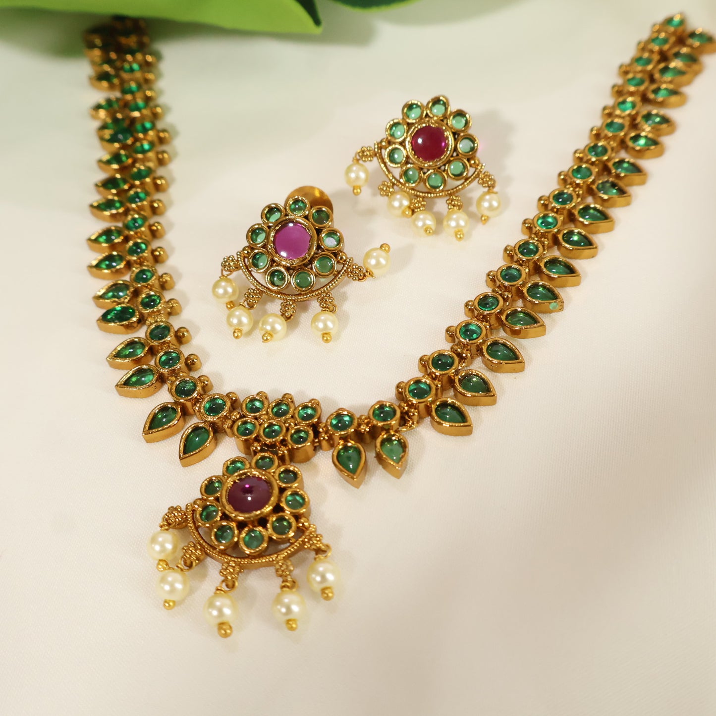 Mangolet Necklace